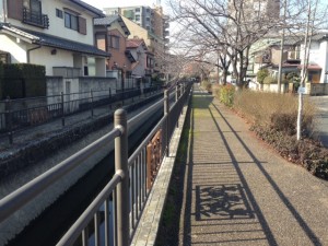 新守山駅までの道