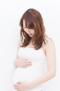 ケープ１枚の気遣い、ケープを脱ぎ捨てた自由、どちらが正しいのか。