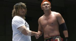 棚橋とオカダの握手　太陽と雨の融合で愛の雨が降るのか！？