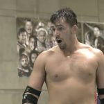 チャッキーＴの椅子とタンガロアのサムズアップ　ワールドタッグリーグ佳境