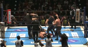 オカダ、ワールドタッグリーグから続く前哨戦はボロボロに