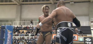 重低音鳴り響く名勝負　石井の男気にタイチがマイクスタンドを捨てた！