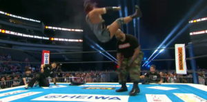 EVILとバッドラックファレの崖っぷち対決。闇を飲み込むバッドラック。