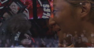 タイチが内藤の背後から写真を撮ったのは「背後に気をつけろよ」という予告か罠か。