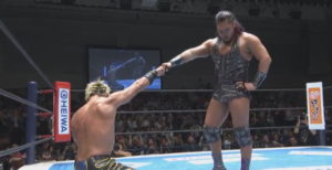 EVILとSANADAの拳が触れた。友情の先にはライバルとして戦う姿がきっとある。