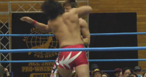 決戦へ向けて、三冠ヘビー級＆世界タッグの前哨戦は激闘。