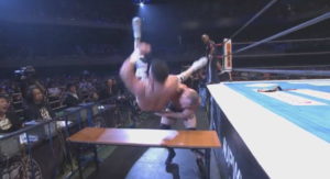 モクスリーがジュースをテーブル葬。US王座戦でのリマッチは確実か。