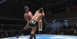 KENTAが高山善廣のような膝蹴りからgo to sleepでザックを撃破