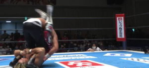 お尻を出した子一等賞！エース棚橋弘至が技あり勝利でジュースを撃破